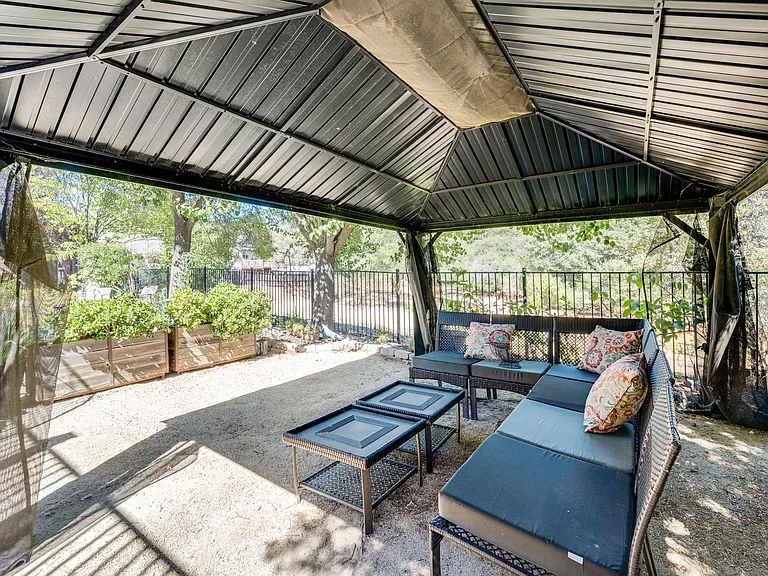 4011 Prairie Falcon Dr — Photo 46