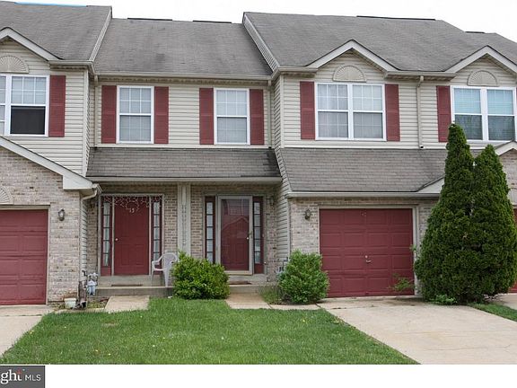 2nd image of 17 Woodcrest Ct