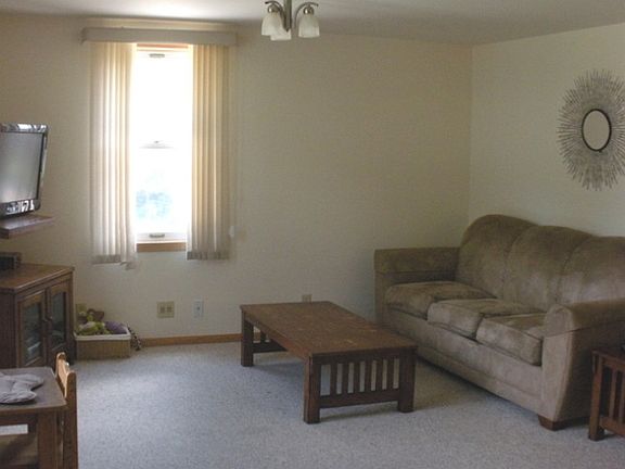 5th image of 427 Wood Ave