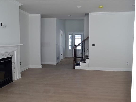 5th image of 404 Haymaker Ct