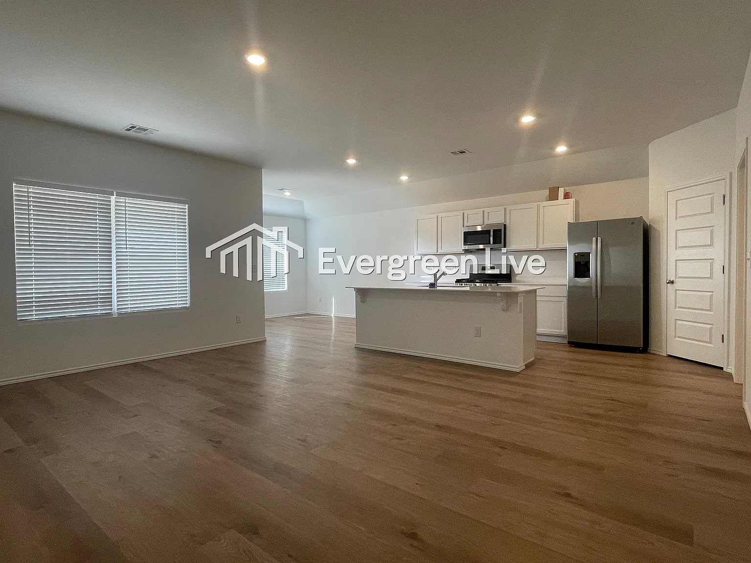 4 bed, 2.0 bath, 1613 sqft, $1,745 — Photo 3