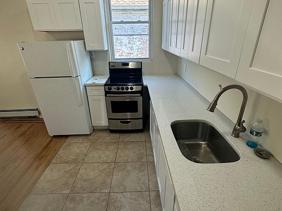 2nd image of 3255 Fenton Ave #2