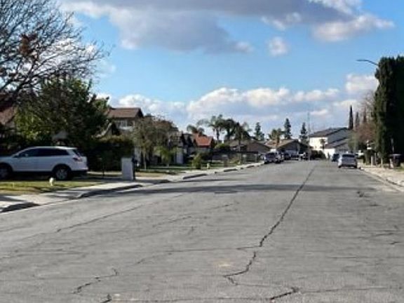 Exterior Neighborhood (street photo)