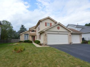 519 Indian Ridge Trl, Wauconda, IL 60084