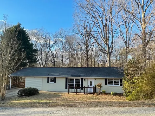 18 Glen Haven Ct, Greenville, SC 29611