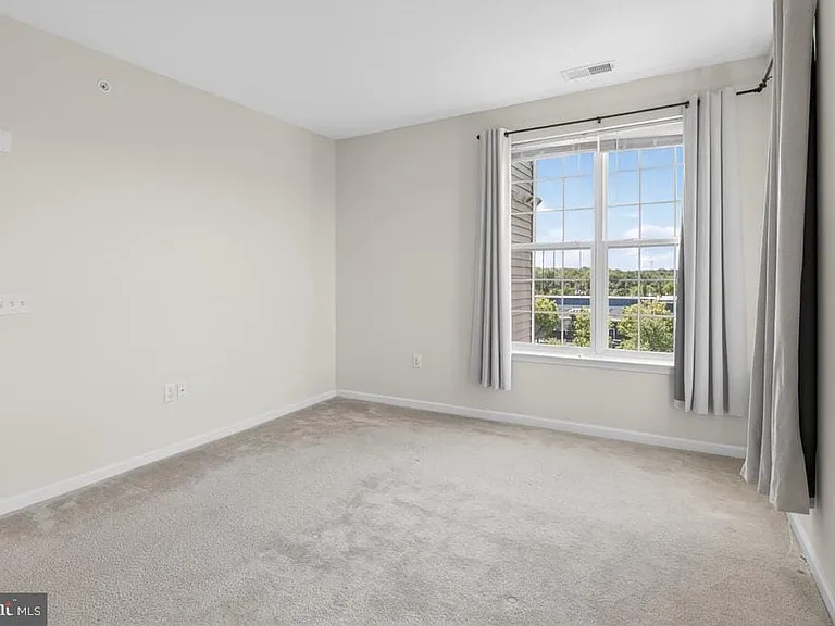1447 Sierra Dr — Photo 19