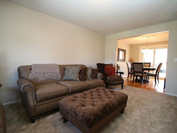 4th image of 125 Willow Pond Way