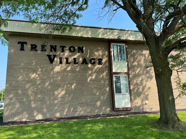 3901 Fort St APT 107, Trenton, MI 48183