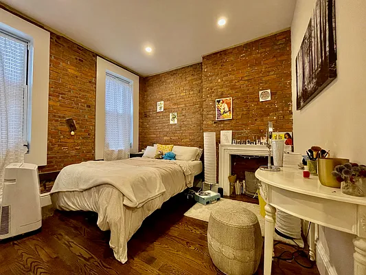 Rented by Douglas Elliman | media 14