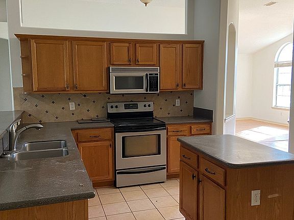 2nd image of 919 Stone Harbor Dr