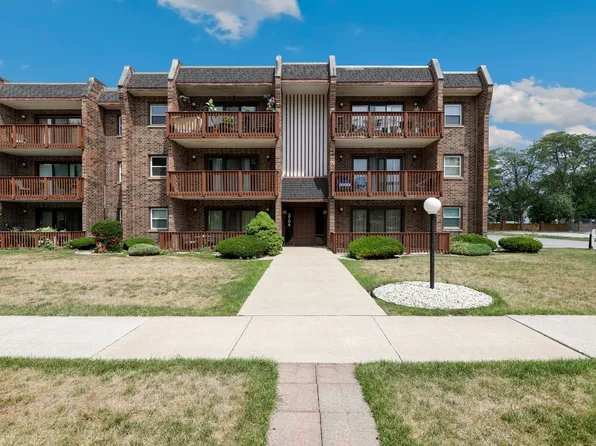 3704 215th St APT 205, Matteson, IL 60443