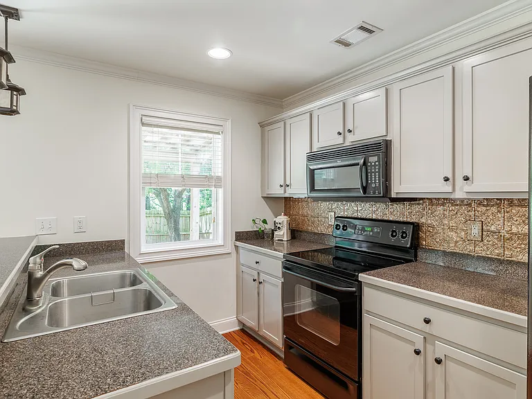 530 Edgewood Dr — Photo 13