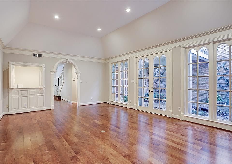 1st image of 9532 Briar Forest Dr