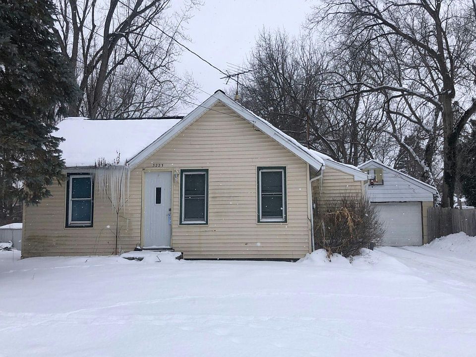 1st image of 3223 Creston Ave