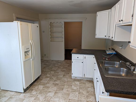 2nd image of 721 Alexandria St