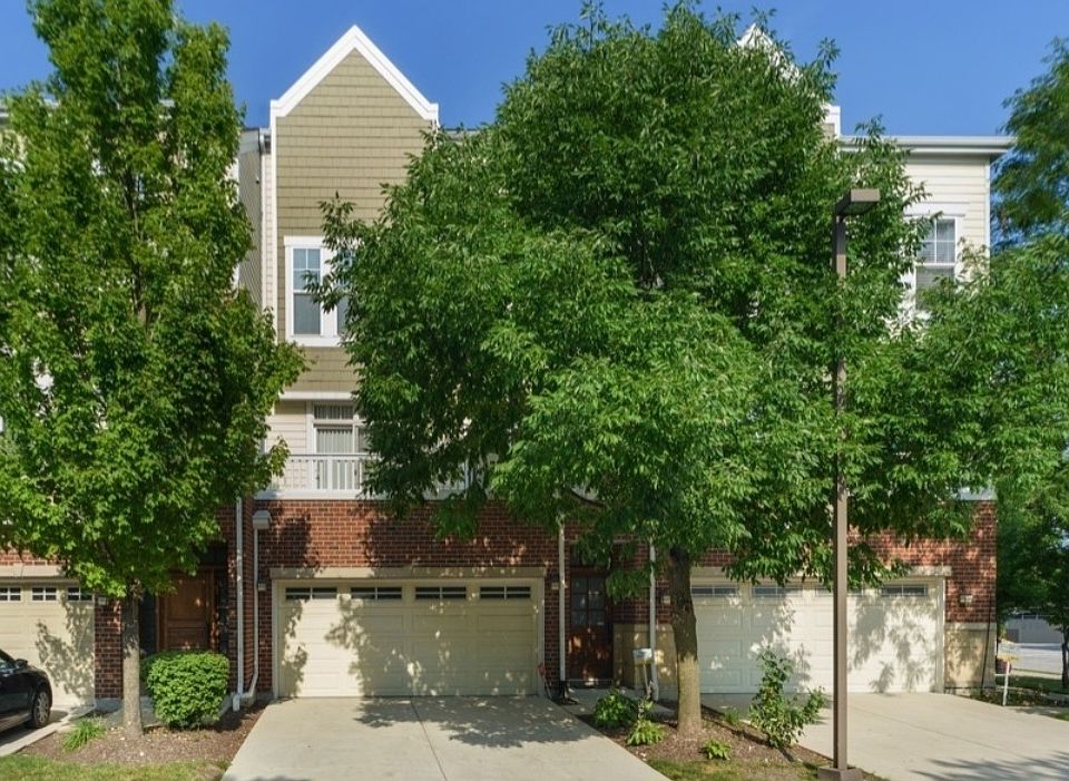 1st image of 627 Grove Ln