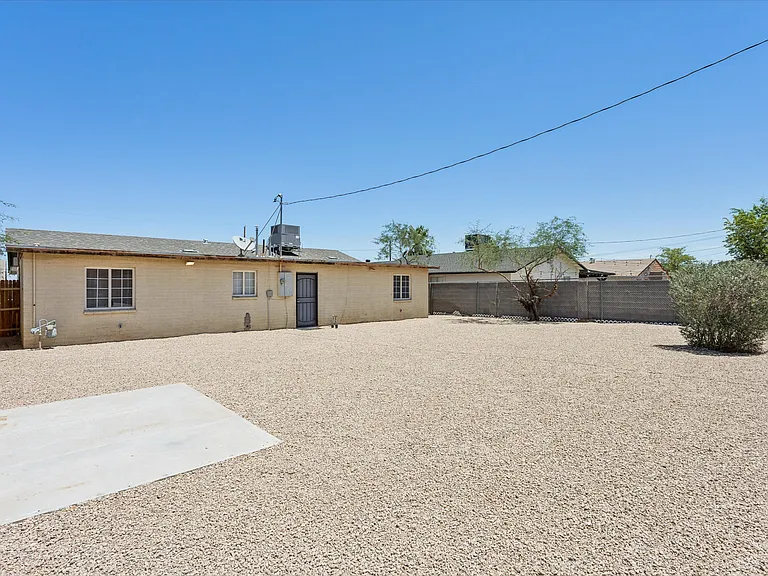 735 E South Mountain Ave — Photo 36