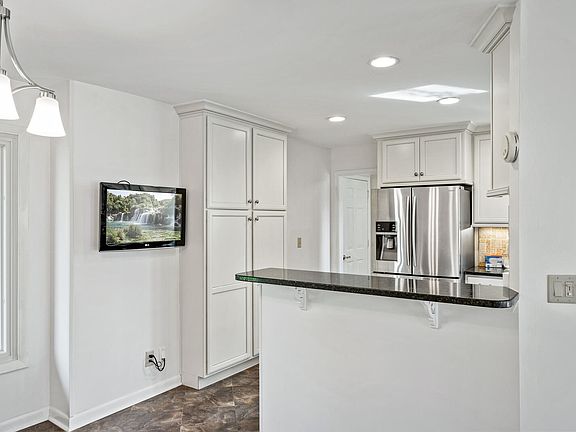 4th image of 109 Winslow Ln