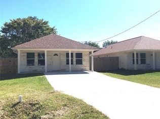 311 Kansas St, Bacliff, TX 77518