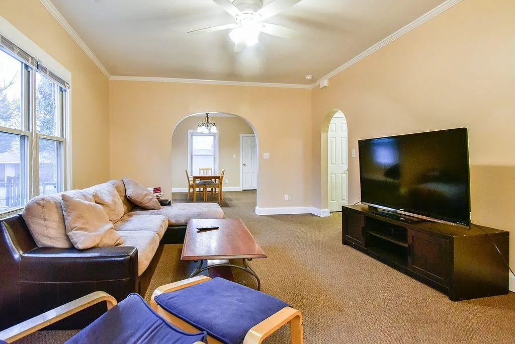 5 bed, 1234 sqft, $5,000 — Photo 3