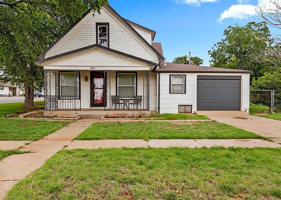 1st image of 301 E Arapaho Ave