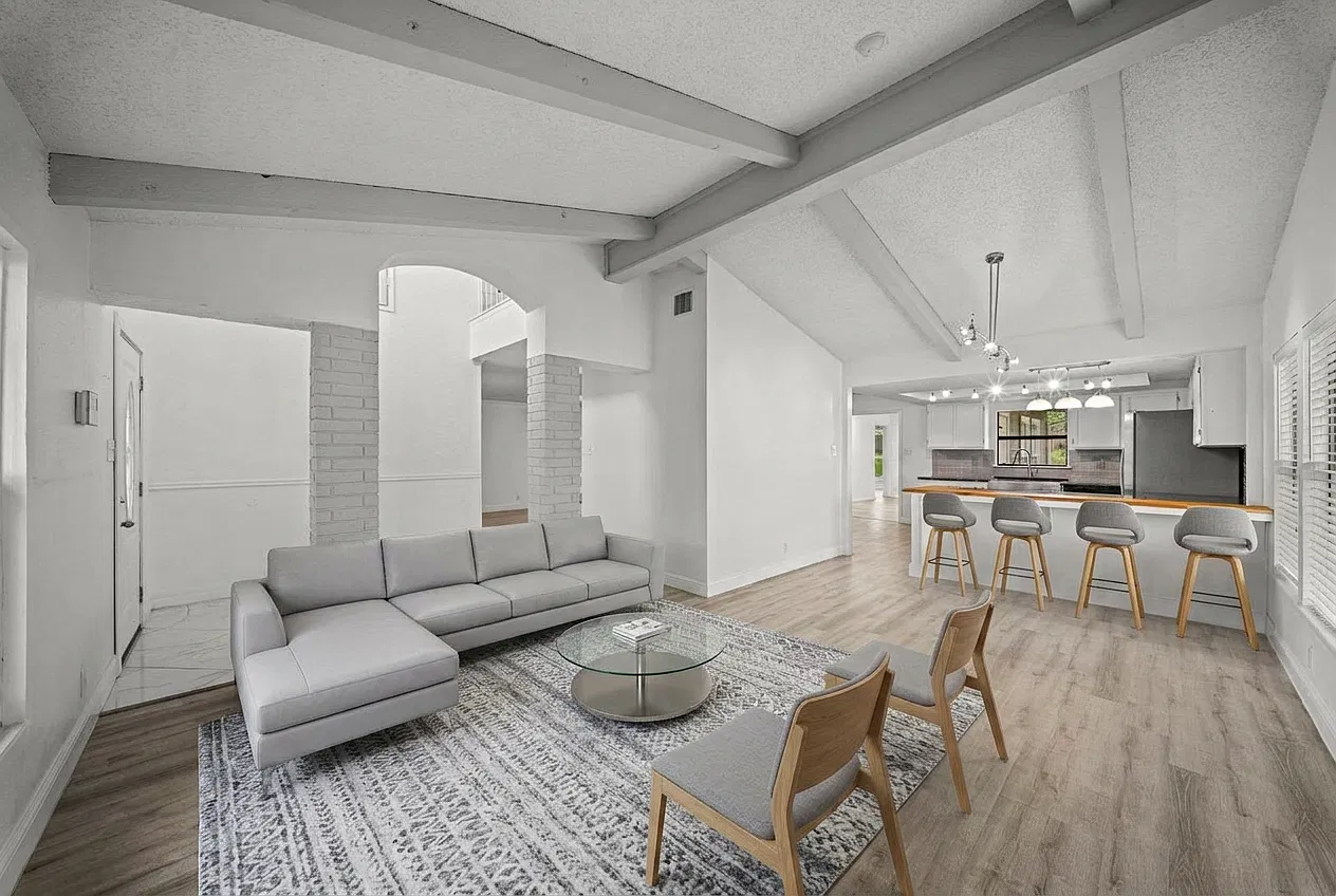 6 bed, 3255 sqft, $2,950 — Photo 1