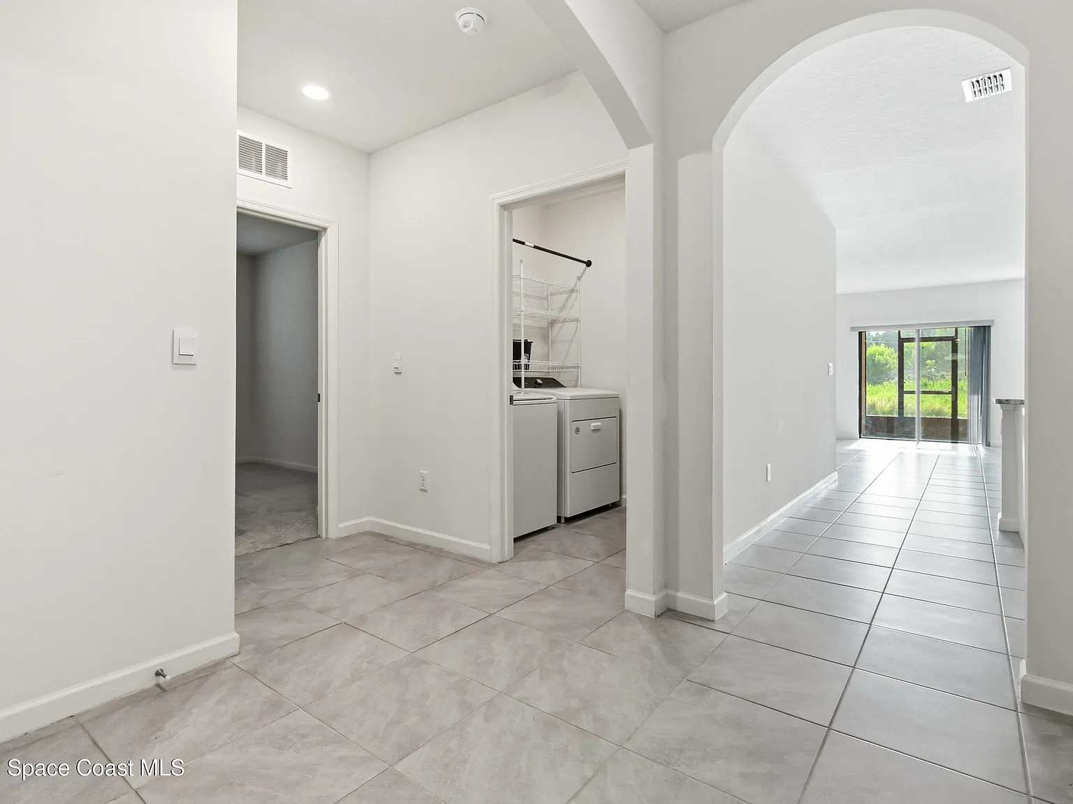 4 bed, 2.0 bath, 1918 sqft, $2,500 — Photo 3