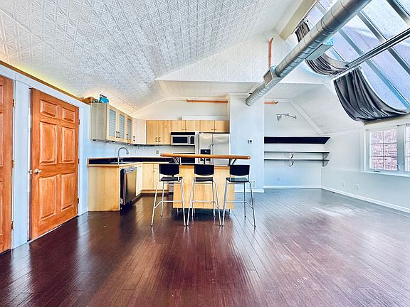 2nd image of 831 Chapel St APT 5