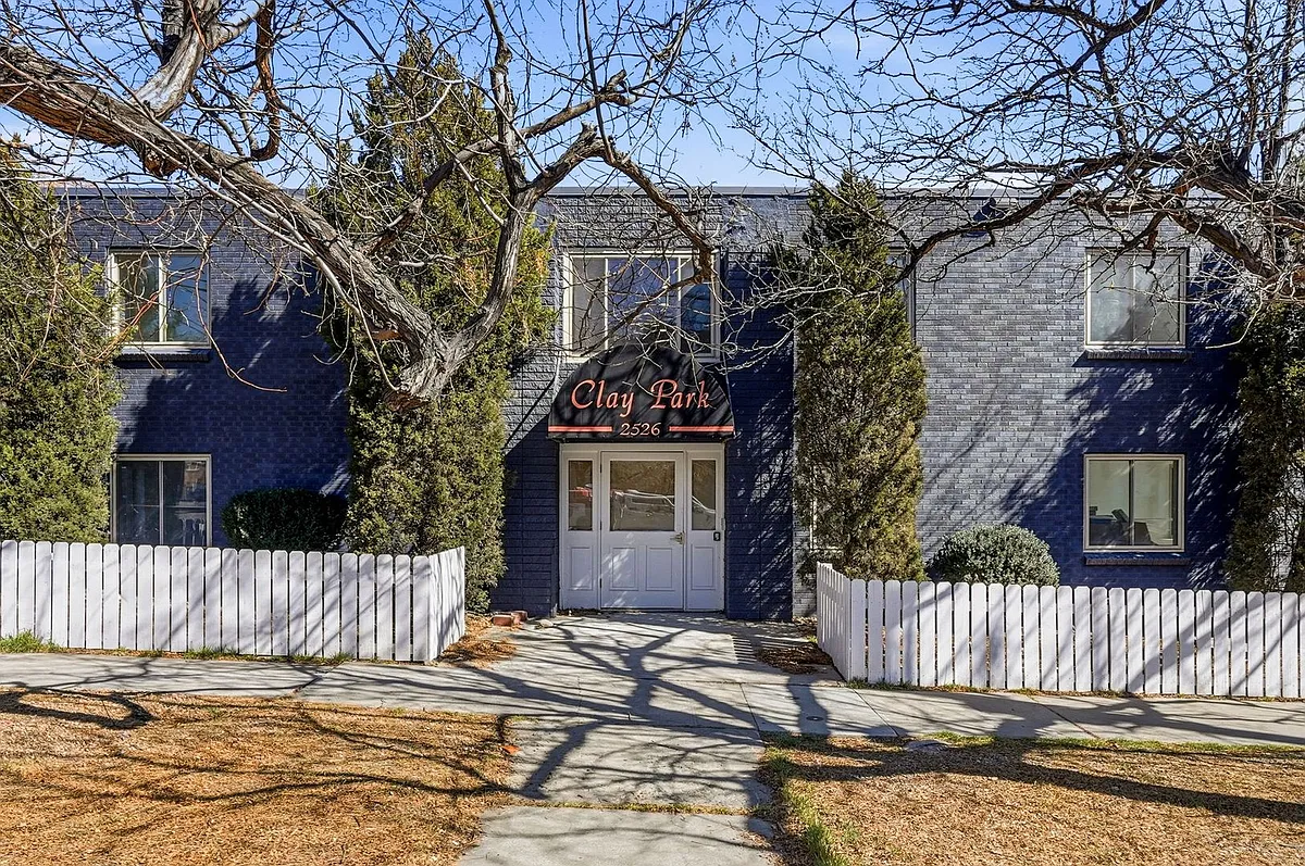 Building Photo - 2526 N Clay St