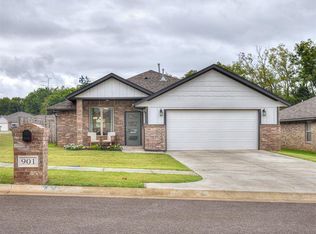 901 River Run Dr, Noble, OK 73068