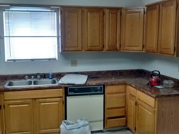5th image of 627 W Melrose Dr