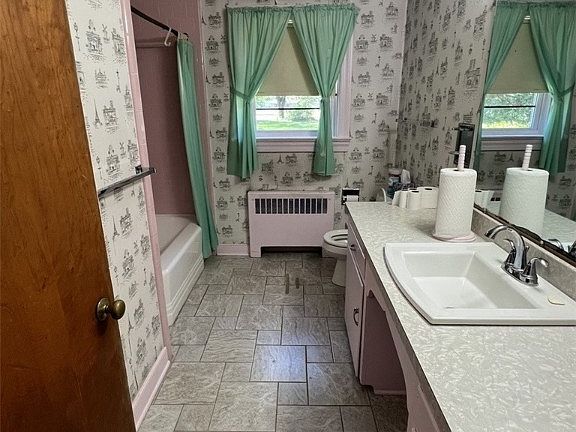 4th image of 270 Marston Ave