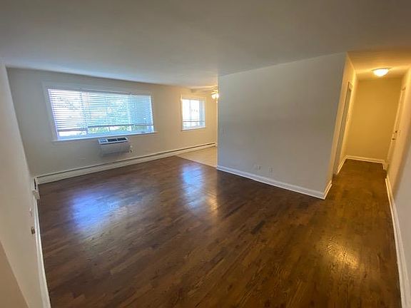 3rd image of 1441 W Howard St APT 204