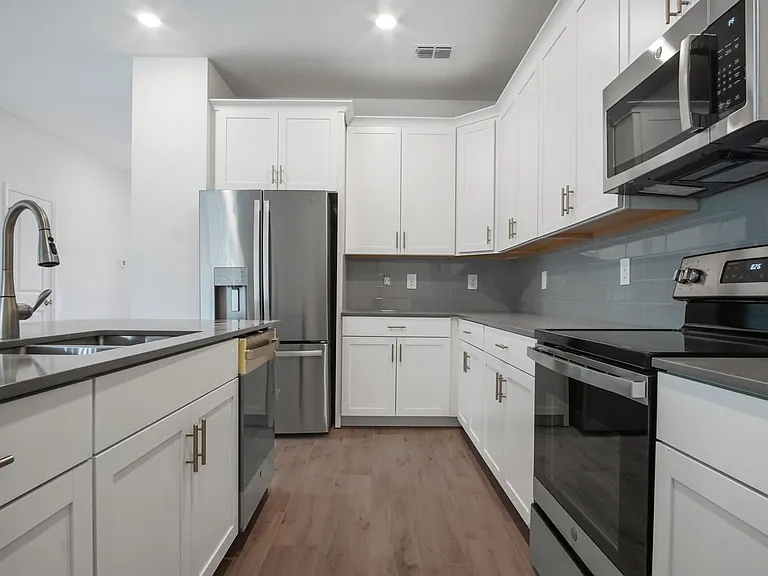 3083 Camden Way — Photo 2
