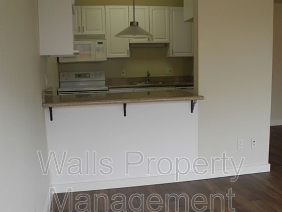 4th image of 1819 NW Central Pl #2-104