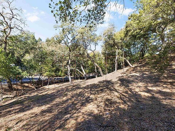 4th image of 822 Acalanes Rd