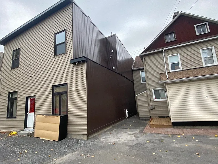 260 Bronson Ave N — Photo 3