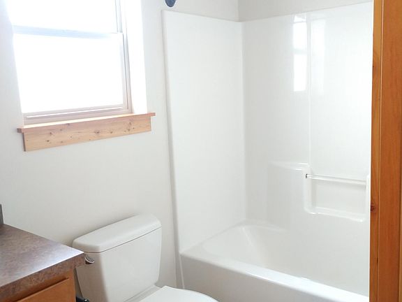 5th image of 662 Clyde St APT A