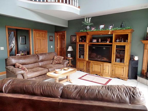 3rd image of 170 Conn Dr