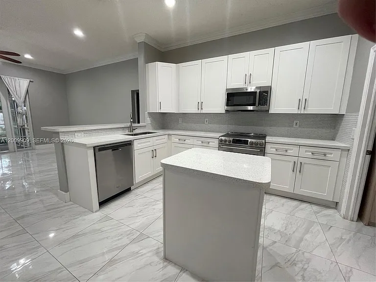 5263 SW 34th Way — Photo 9