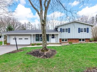 6704 Hawthorne Dr, Brecksville, OH 44141