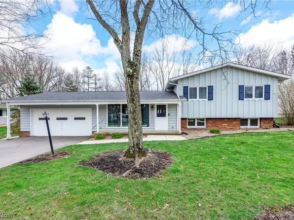 6704 Hawthorne Dr, Brecksville, OH 44141