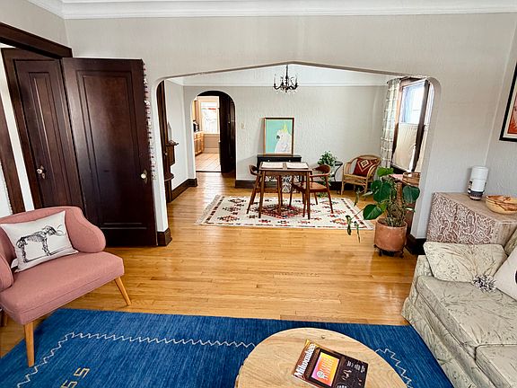 4th image of 1425 E Capitol Dr