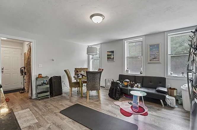 3 bed, 1200 sqft, $3,350 — Photo 1