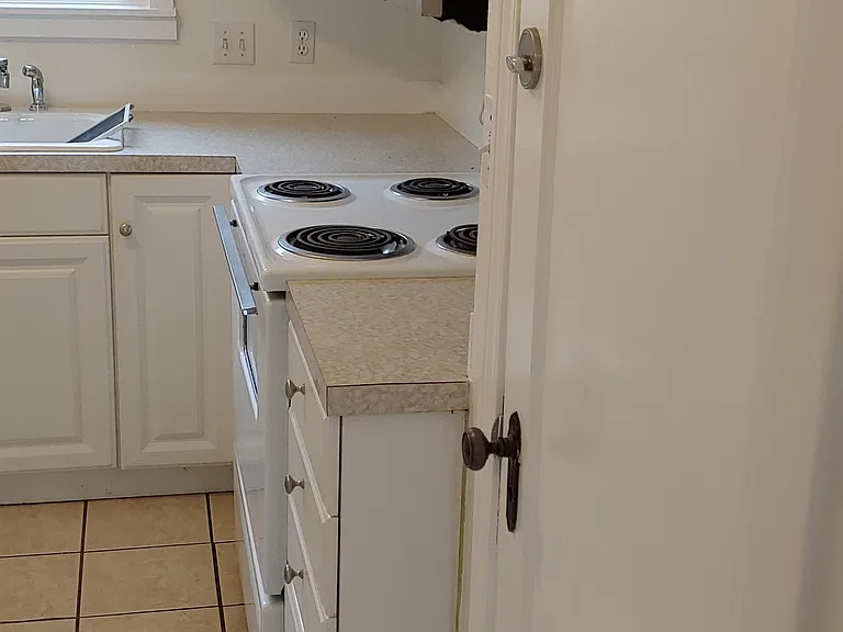 1002 N Watts St — Photo 12