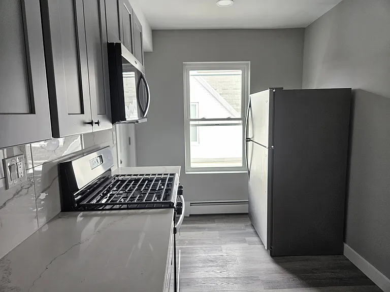 32 Irving St #2F — Photo 4