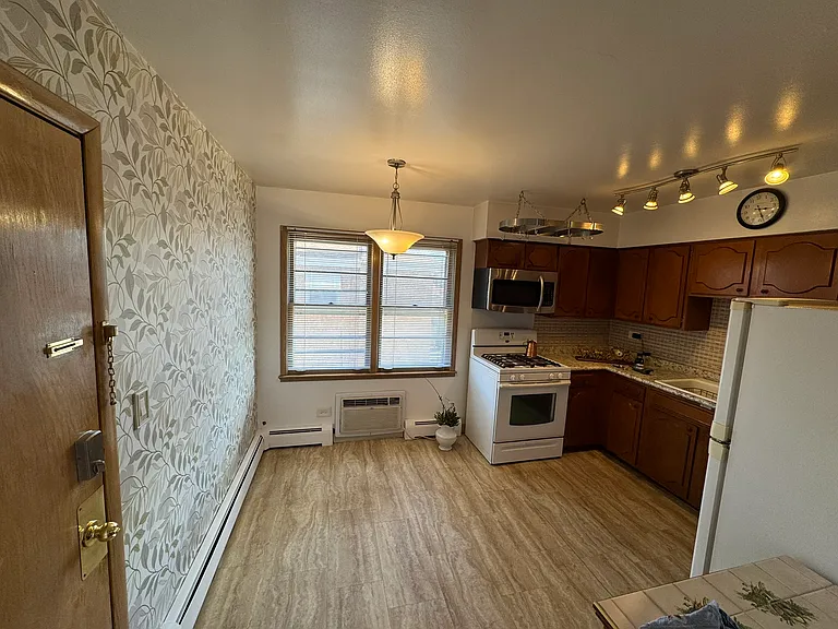 6331 W Devon Ave #2R — Photo 3