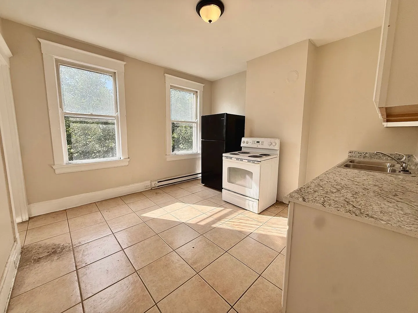 1 bed, 1.0 bath, $1,045 — Photo 2