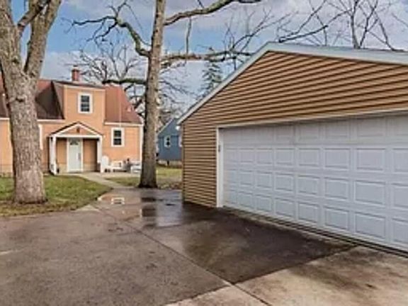 Oversized 2 stall garage