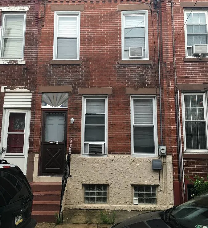 868 Mercer St photo 1
